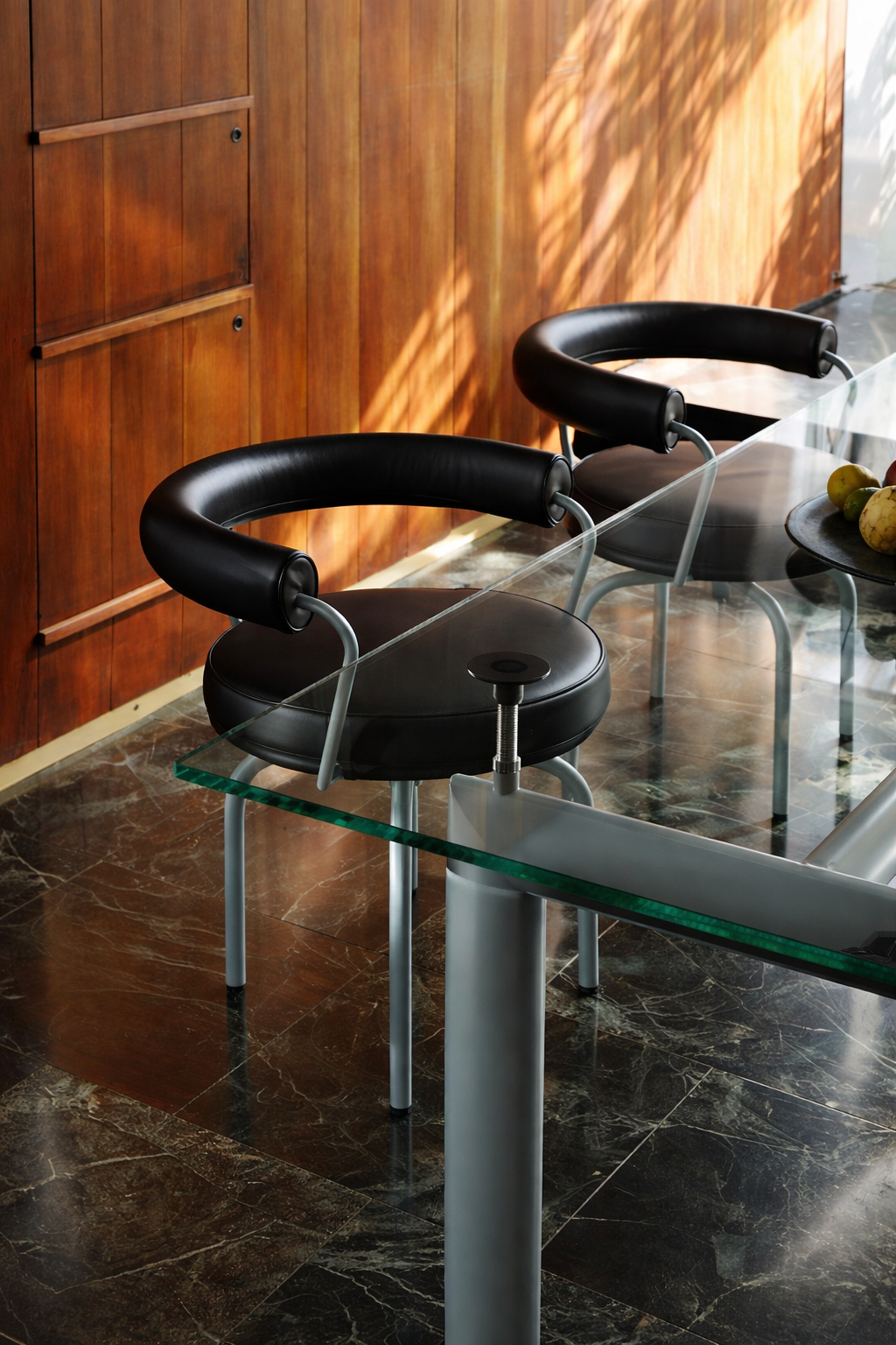 LC7 Swivel Chair